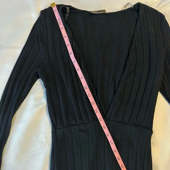Emprada Stretchy Black V-Neck Dress - SIZE SMALL - Picture 4 of 8